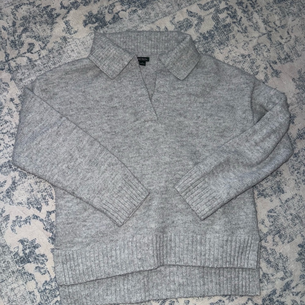 Wild Fable Light Gray V-Neck Sweater